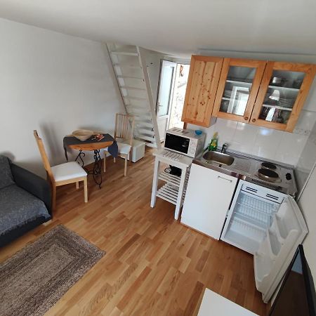 Sweet House And Apartment Ровин Екстериор снимка