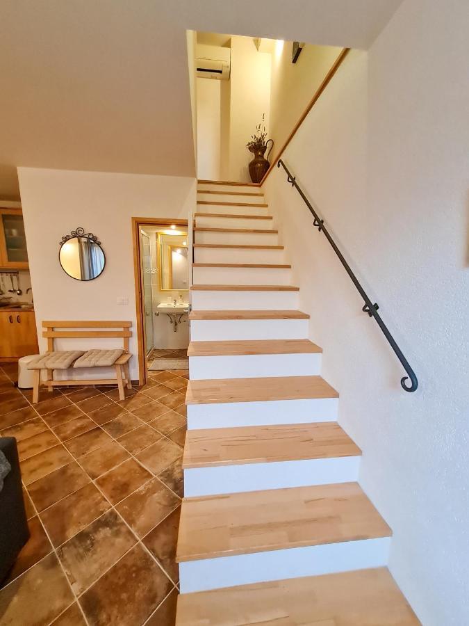 Sweet House And Apartment Ровин Екстериор снимка