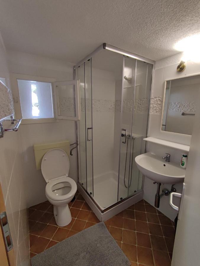 Sweet House And Apartment Ровин Екстериор снимка