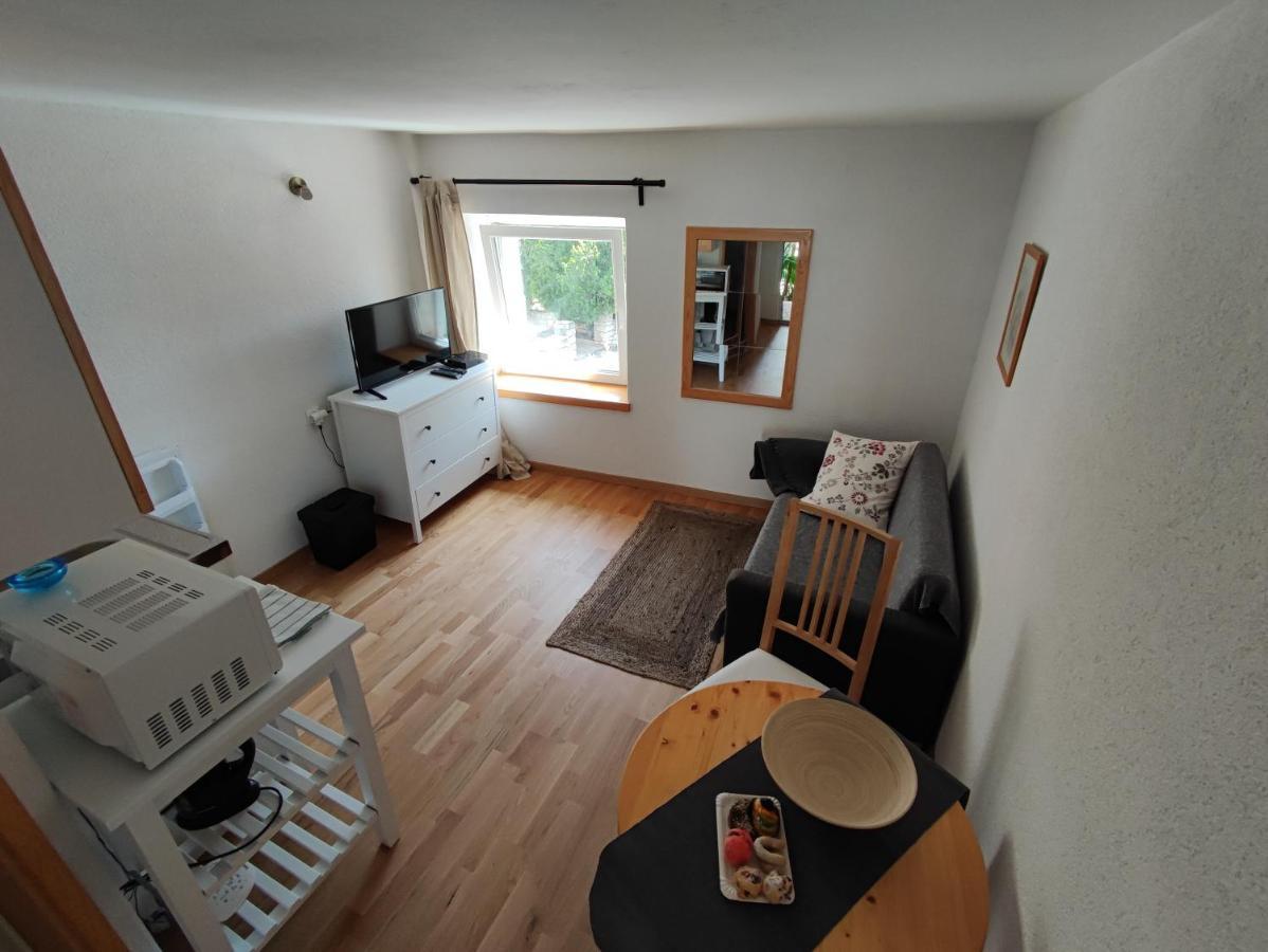 Sweet House And Apartment Ровин Екстериор снимка